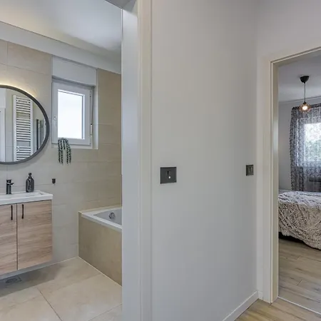 Διαμέρισμα Modern Ana With Jacuzzi And Pool Πόρετς