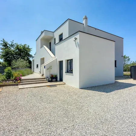 Modern Ana With Jacuzzi And Pool Πόρετς