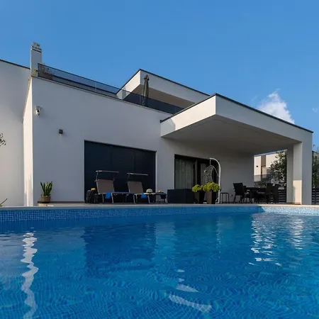 Modern Ana With Jacuzzi And Pool * Πόρετς