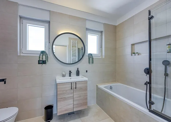 Modern Ana With Jacuzzi And Pool Daire Poreč