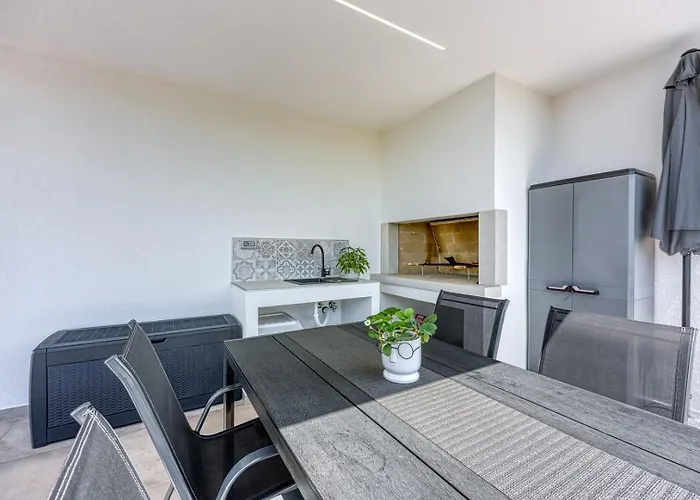 Modern Ana With Jacuzzi And Pool Daire *