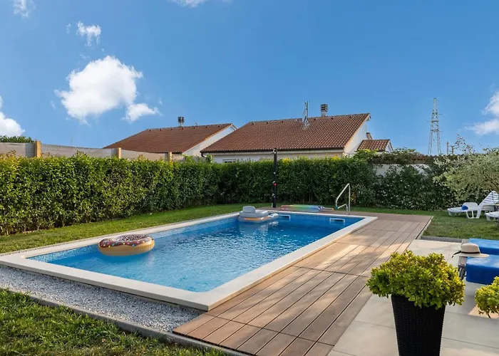 Modern Ana With Jacuzzi And Pool Daire