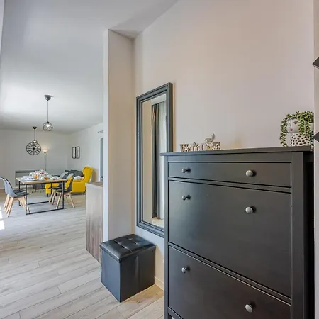 Modern Ana With Jacuzzi And Pool Poreč