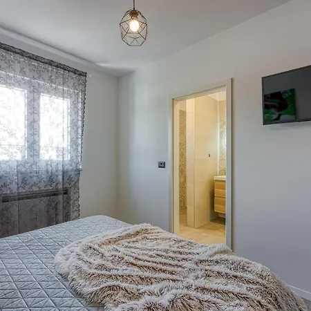 Daire Modern Ana With Jacuzzi And Pool Poreč