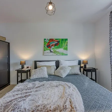 Modern Ana With Jacuzzi And Pool Poreč