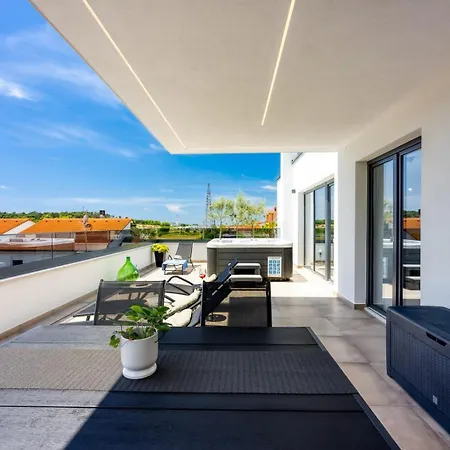 Modern Ana With Jacuzzi And Pool