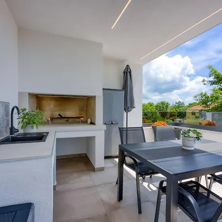 Apartament Modern Ana With Jacuzzi And Pool