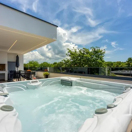 Modern Ana With Jacuzzi And Pool * Poreč