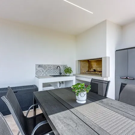 Modern Ana With Jacuzzi And Pool Daire *