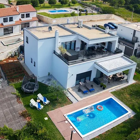 Modern Ana With Jacuzzi And Pool Апартаменти