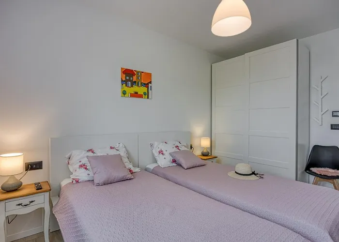 Modern Ana With Jacuzzi And Pool Appartamento