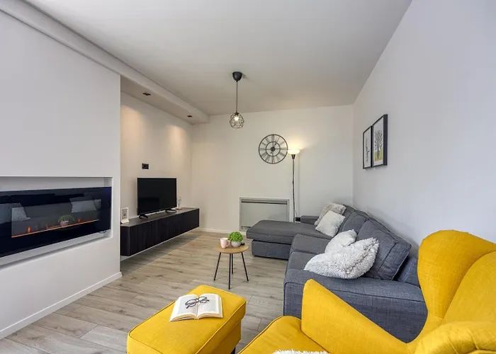 Appartamento Modern Ana With Jacuzzi And Pool