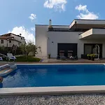 شقة Modern Ana With Jacuzzi And Pool بوريتش