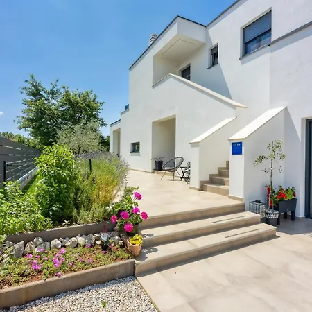 Modern Ana With Jacuzzi And Pool Apartment *