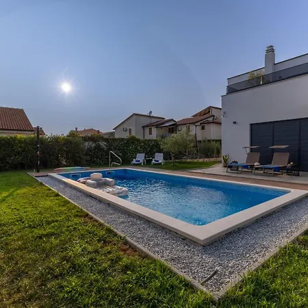 Modern Ana With Jacuzzi And Pool Apartment Poreč