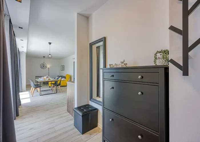 Modern Ana With Jacuzzi And Pool Poreč