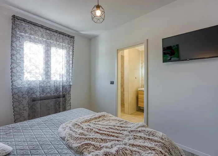 Apartment Modern Ana With Jacuzzi And Pool Poreč