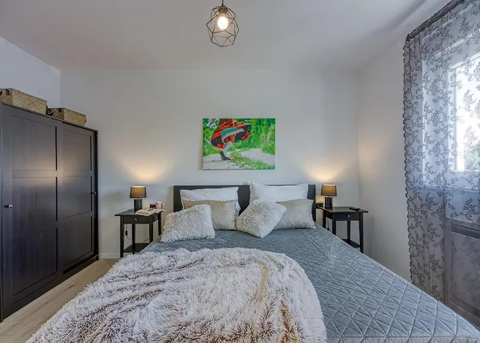 Modern Ana With Jacuzzi And Pool Poreč